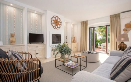 Casă pe malul mării, în zona consacrată New Golden Mile ~ Estepona | Laguna Beach